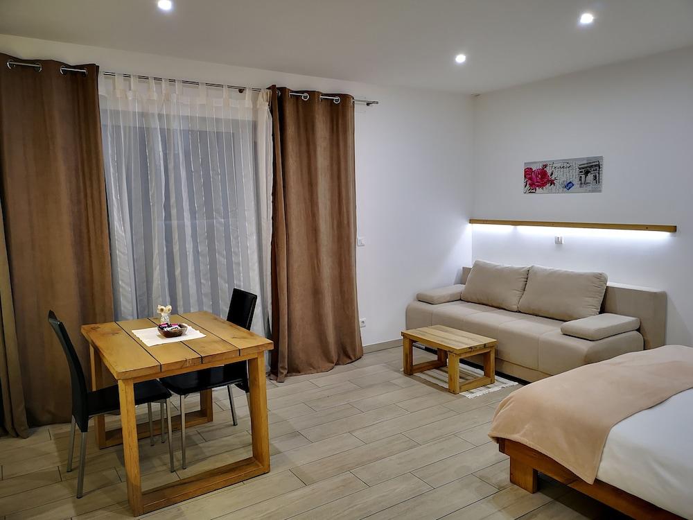 Pr`Fik Apartments