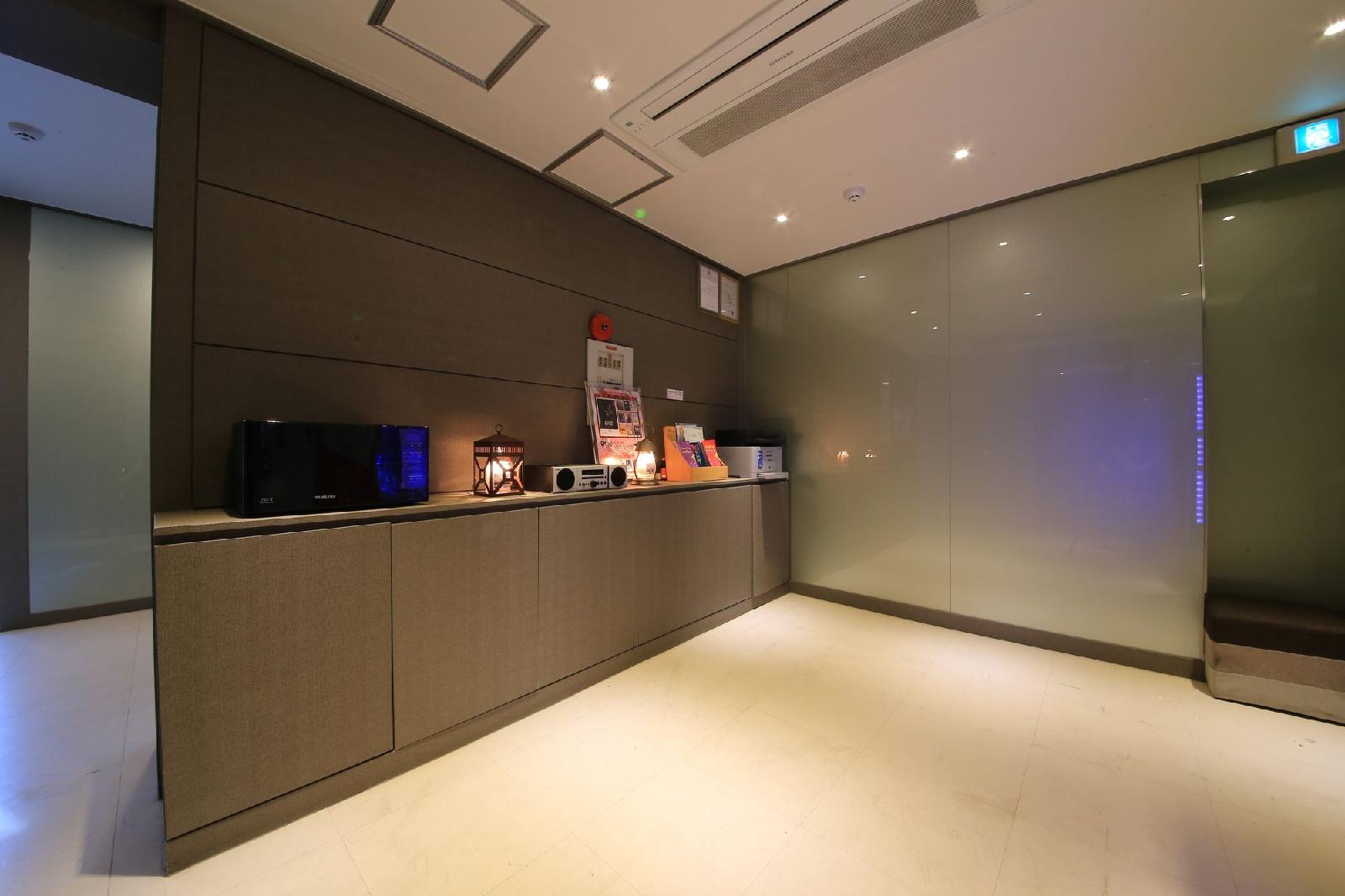 Hotel M Story