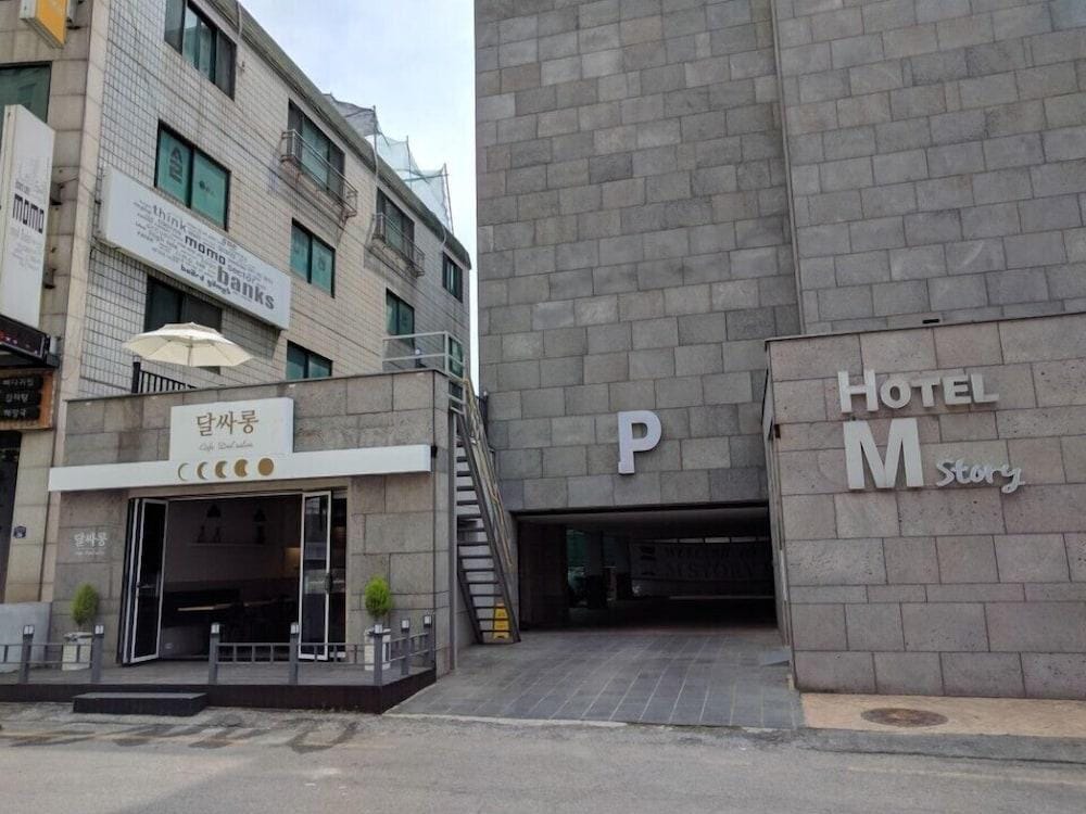 Hotel M Story