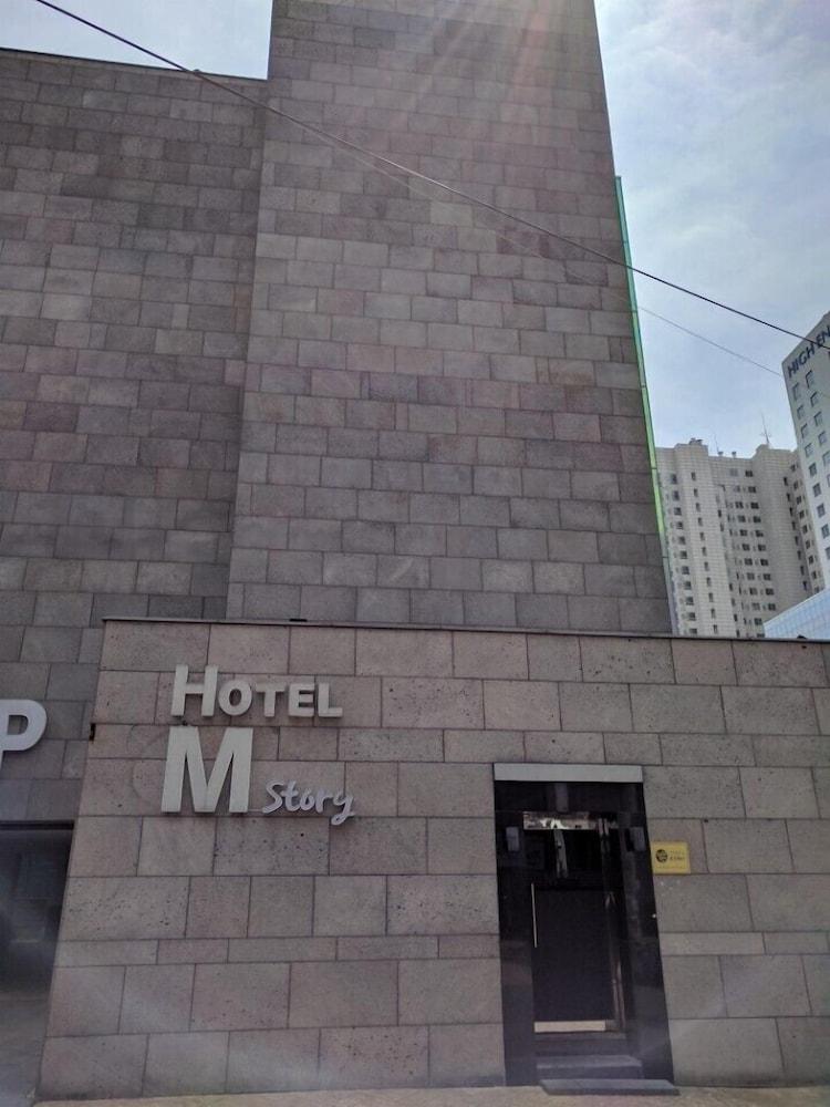 Hotel M Story