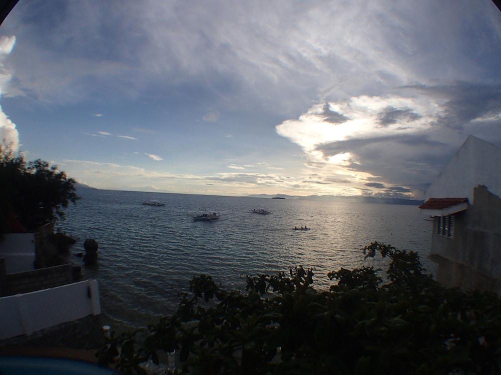 Pescadores Seaview Suites
