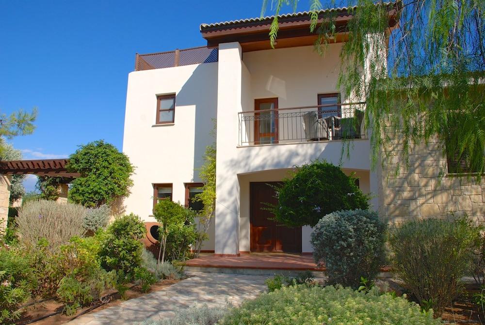 3 BR Villa Limni