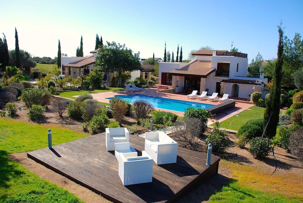 3 BR Villa Limni