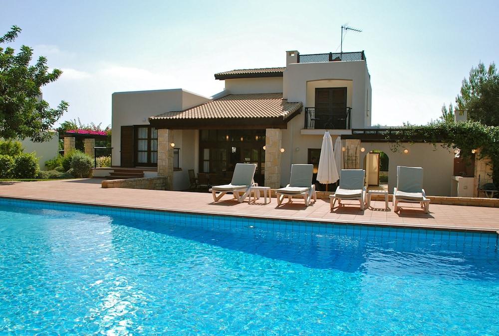 3 BR Villa Limni