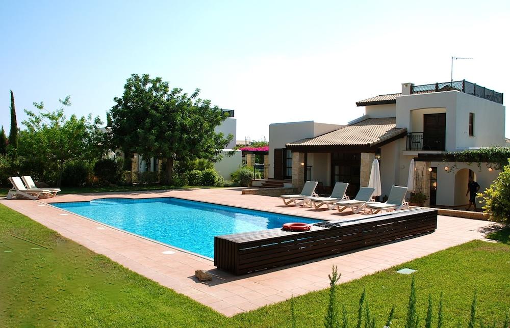 3 BR Villa Limni
