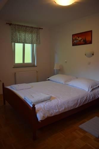 Guest House Pod Grebenom