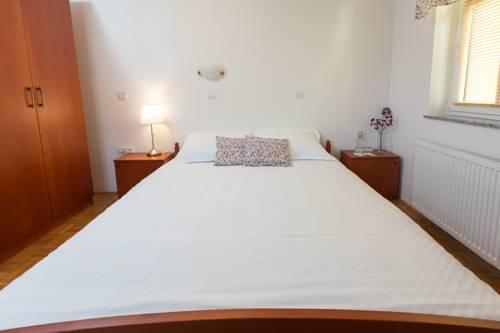 Guest House Pod Grebenom