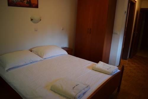 Guest House Pod Grebenom