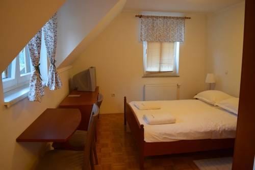 Guest House Pod Grebenom