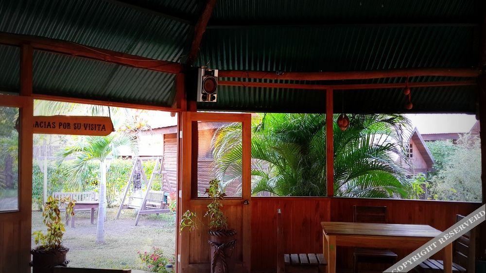 Hotel Cabanas La Teca