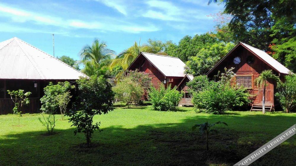 Hotel Cabanas La Teca