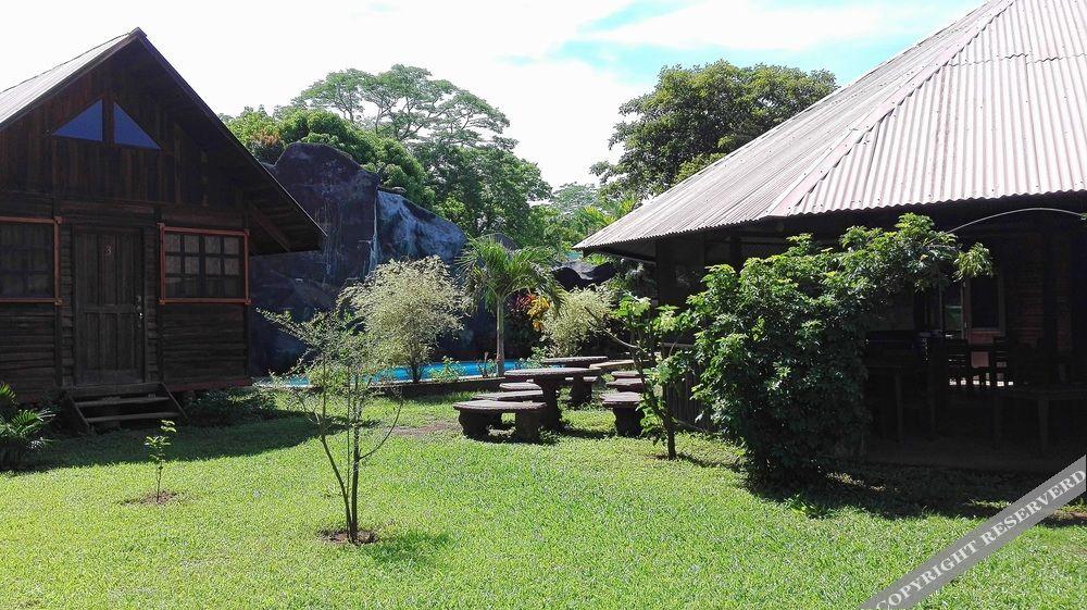 Hotel Cabanas La Teca