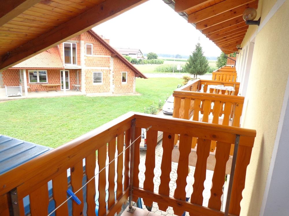 Tourist Farm And Beekeeping Salamun