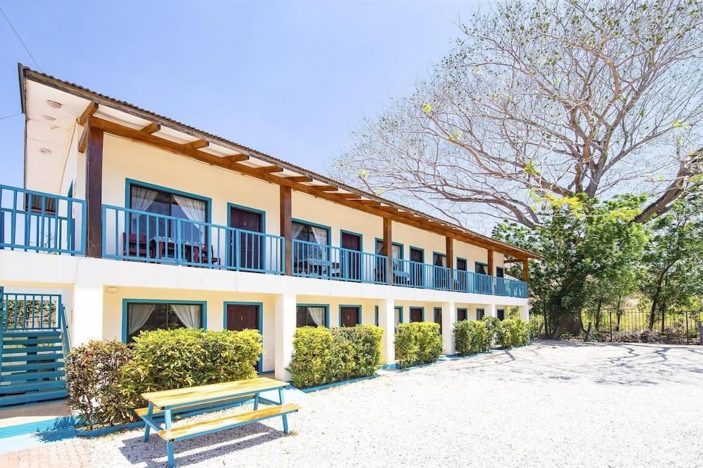Cabinas Diversion Tropical