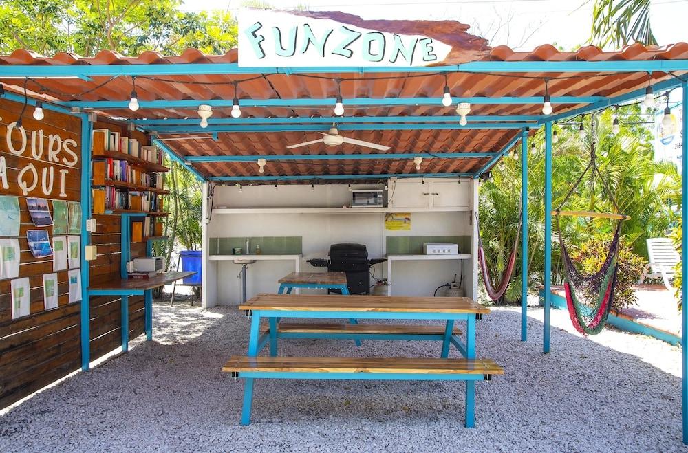 Cabinas Diversion Tropical
