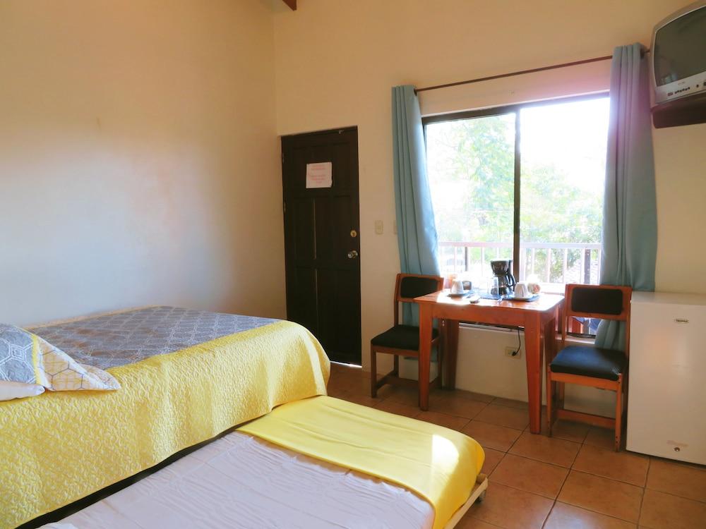 Cabinas Diversion Tropical