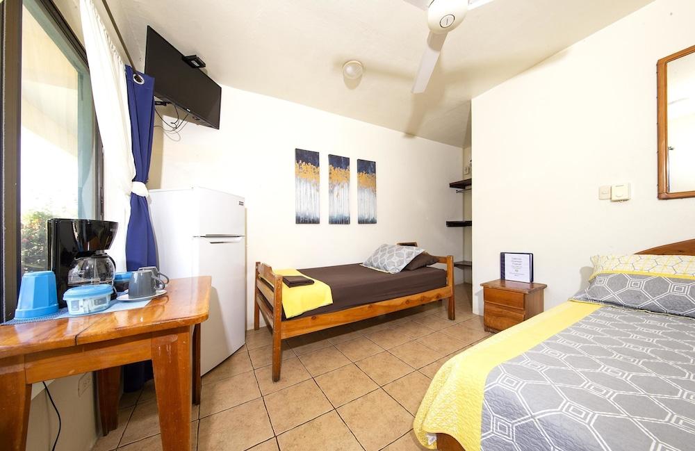Cabinas Diversion Tropical