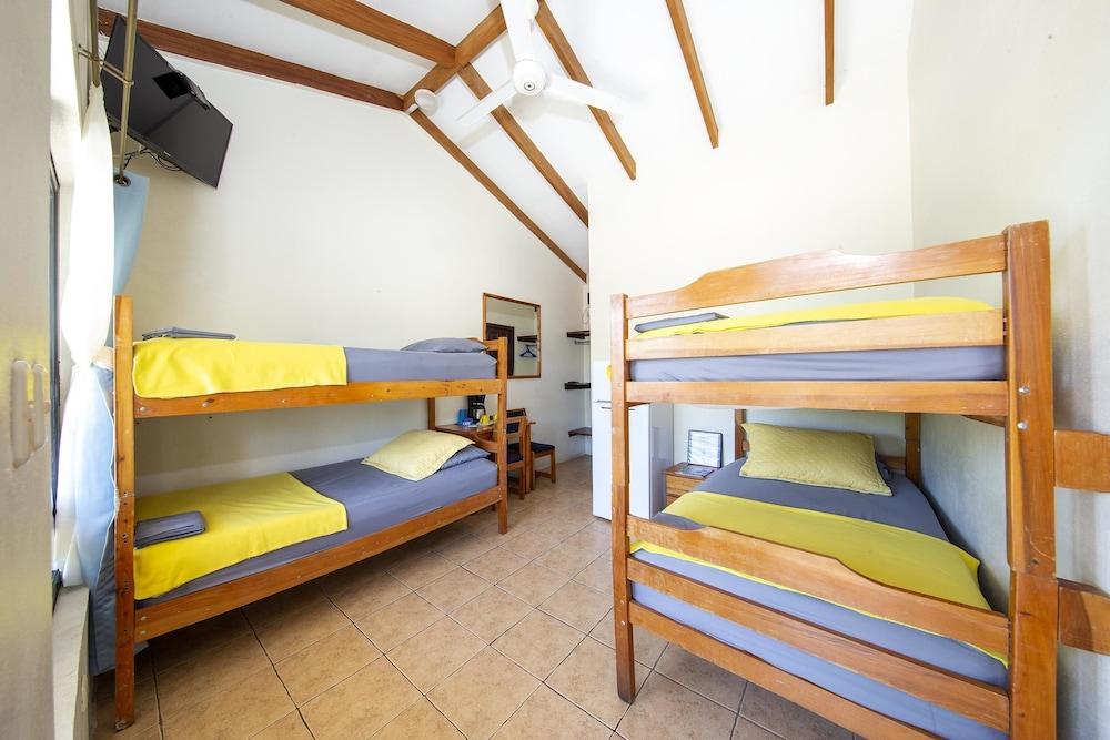 Cabinas Diversion Tropical