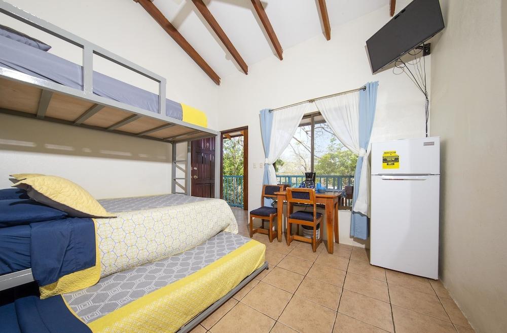 Cabinas Diversion Tropical
