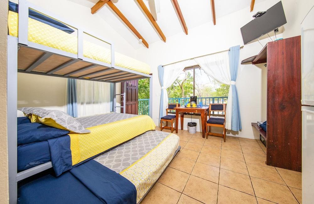 Cabinas Diversion Tropical