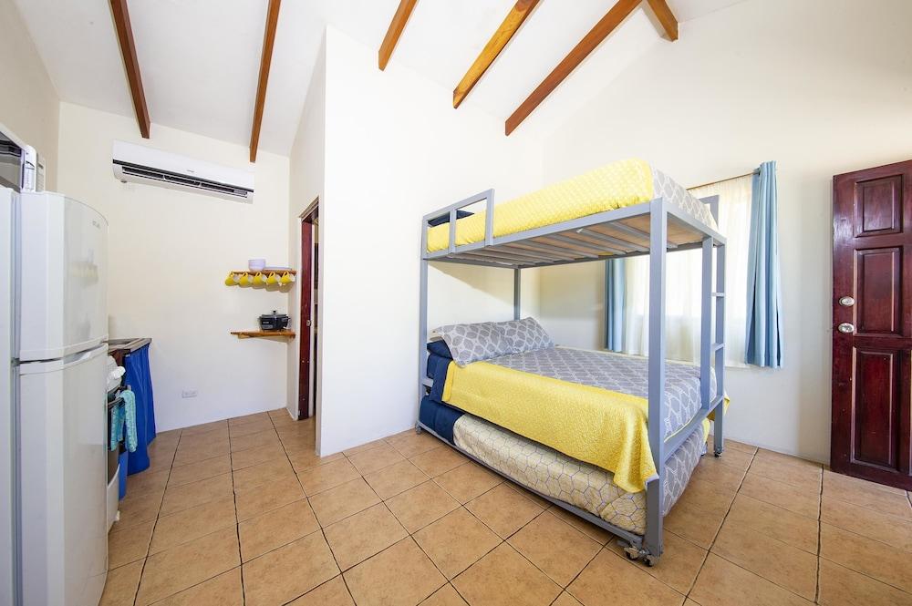 Cabinas Diversion Tropical