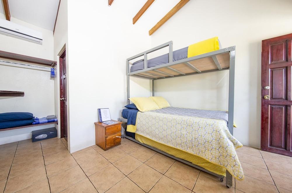 Cabinas Diversion Tropical