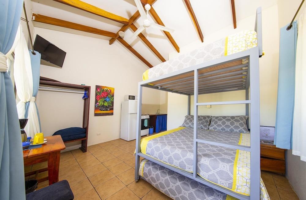 Cabinas Diversion Tropical