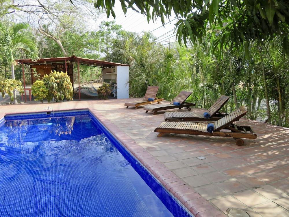 Cabinas Diversion Tropical