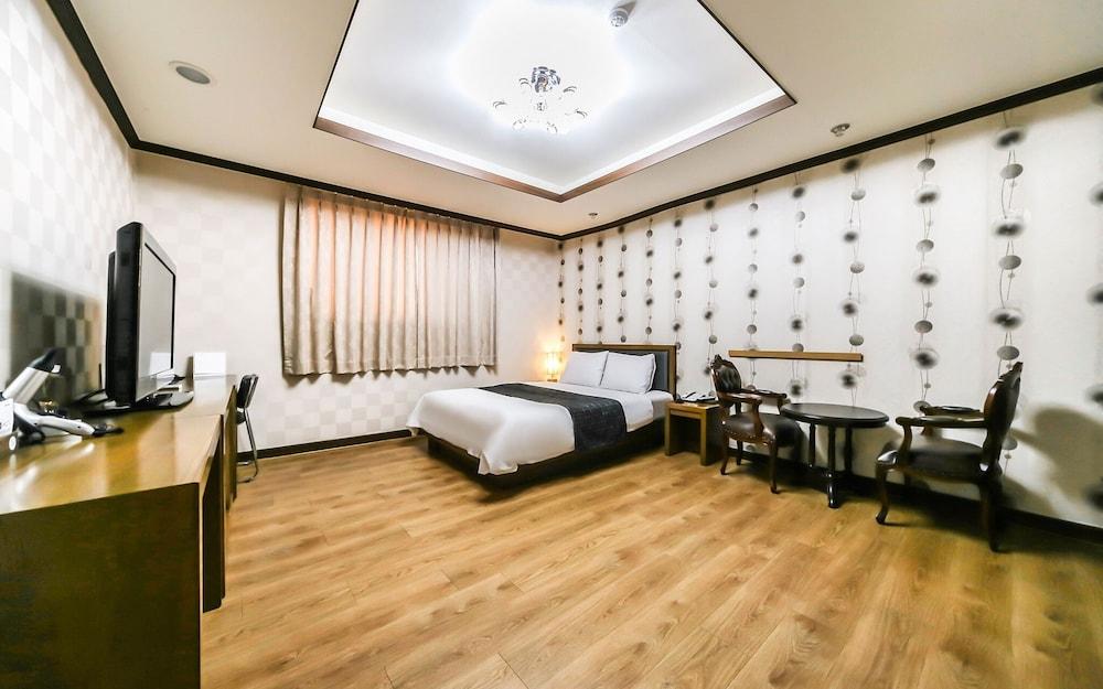 Modern Business Hotel