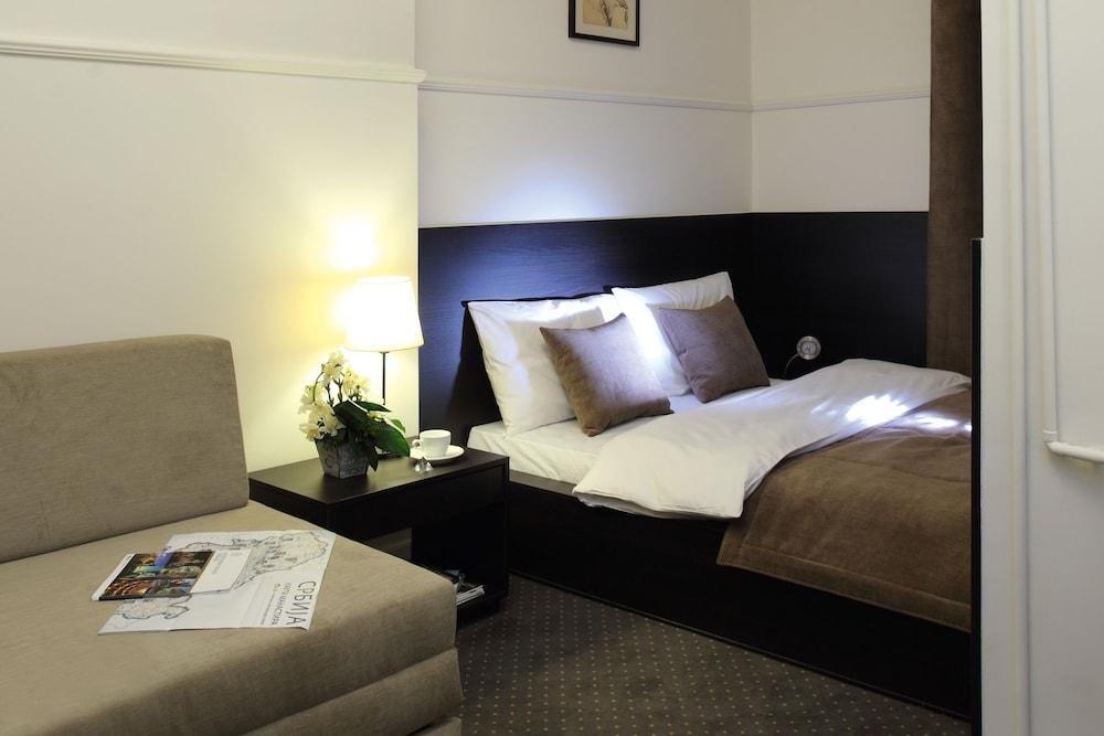 Booking Rooms