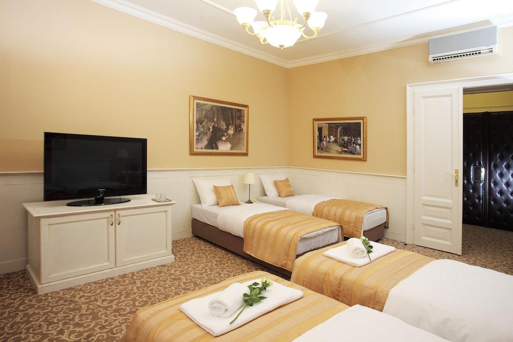 Booking Rooms