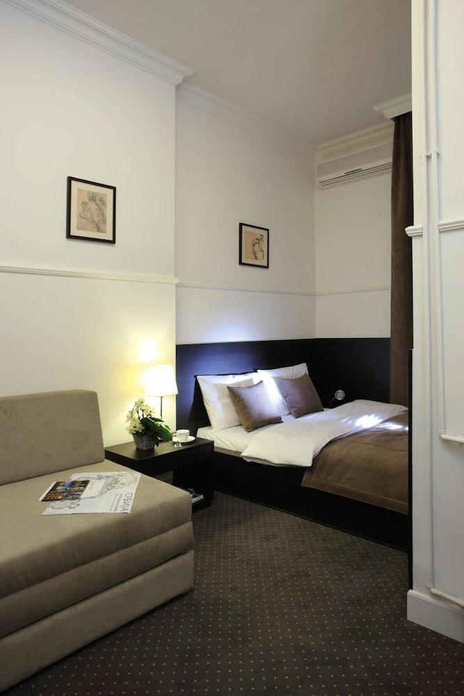 Booking Rooms