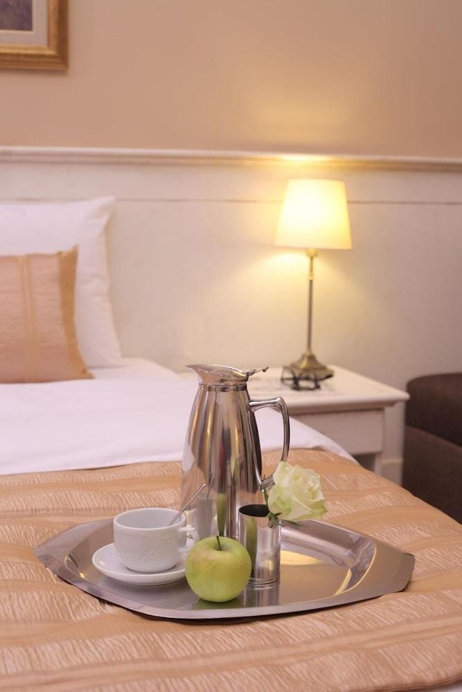Booking Rooms