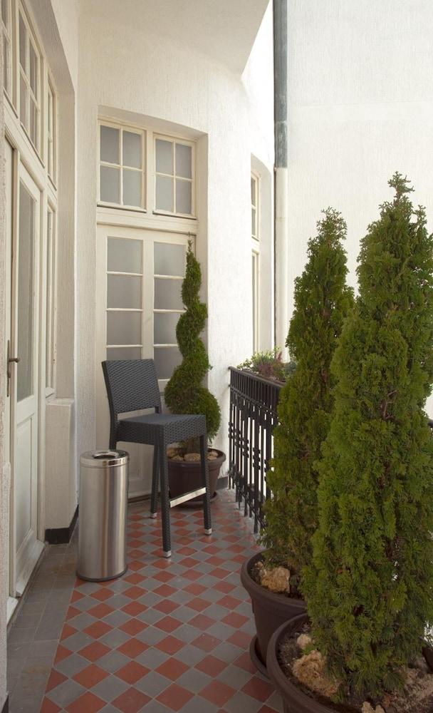 Booking Rooms