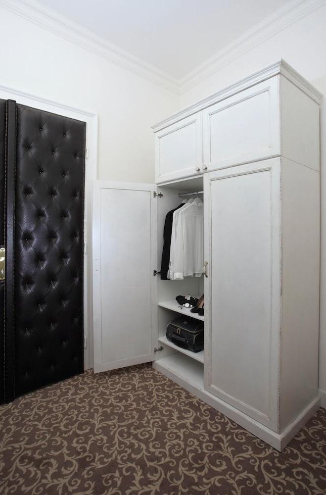 Booking Rooms