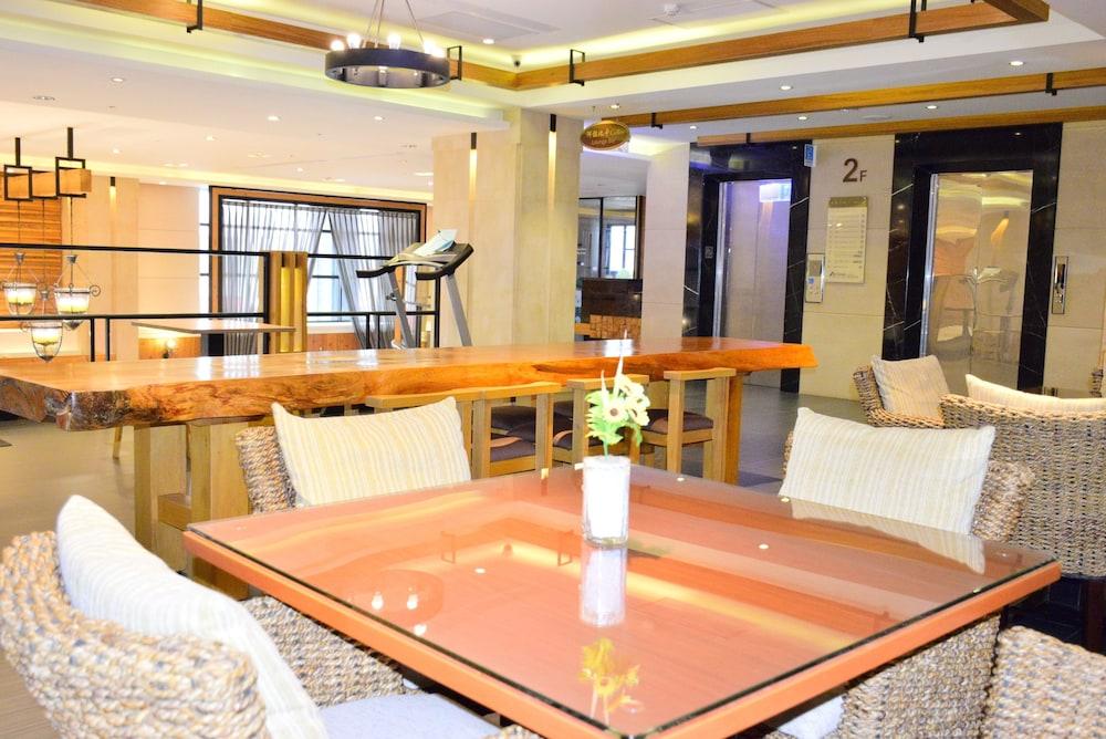 Chiayi Oriental Pearl International Hotel