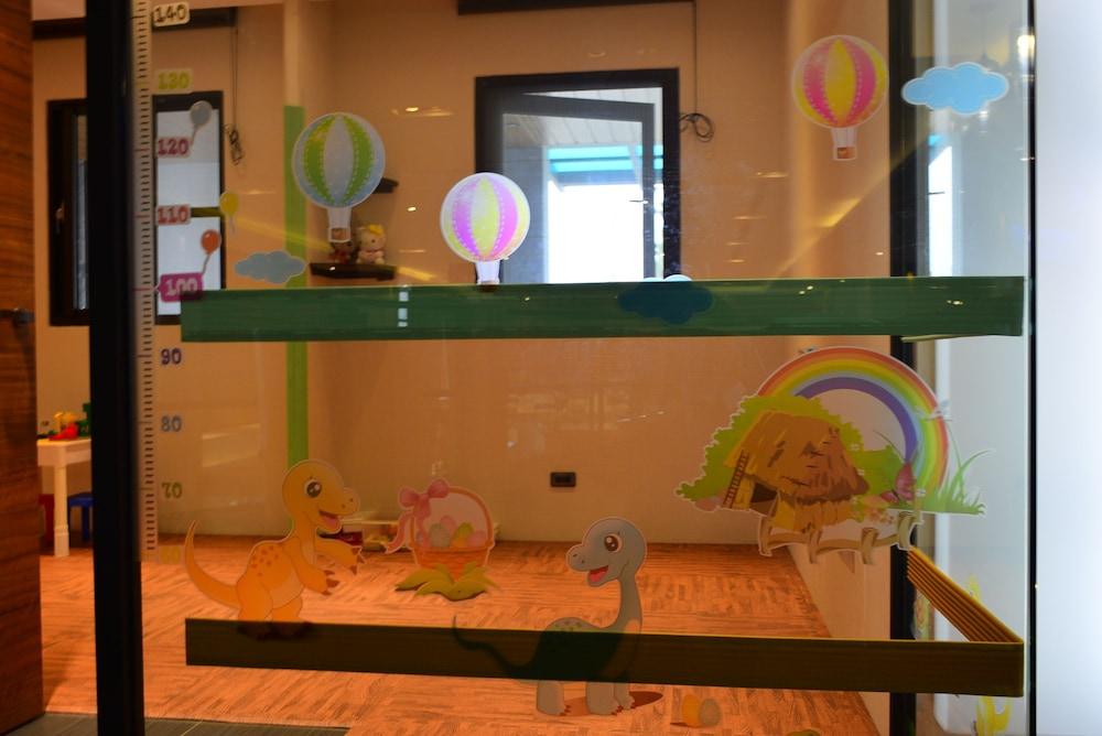 Chiayi Oriental Pearl International Hotel