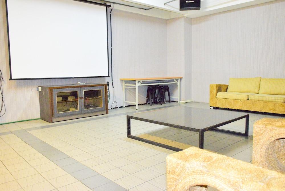 Chiayi Oriental Pearl International Hotel