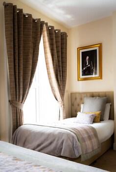 Brogan's Bar & Guesthouse
