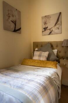 Brogan's Bar & Guesthouse