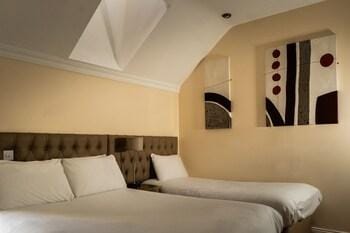 Brogan's Bar & Guesthouse