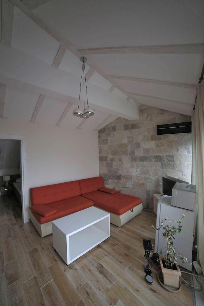 The Old Town Viewpoint Apartments