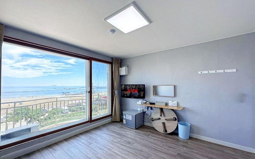 Ocean Beach Motel