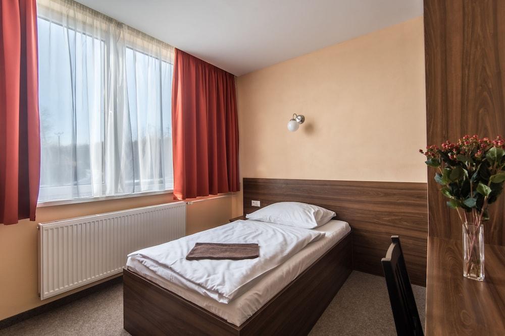 City Hotel Sad