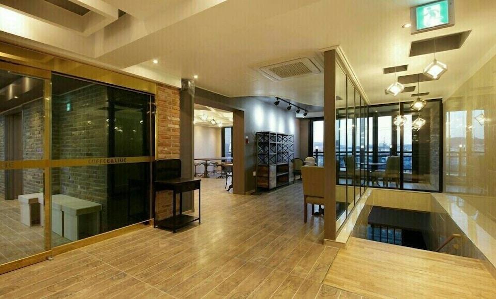 Hotel The One