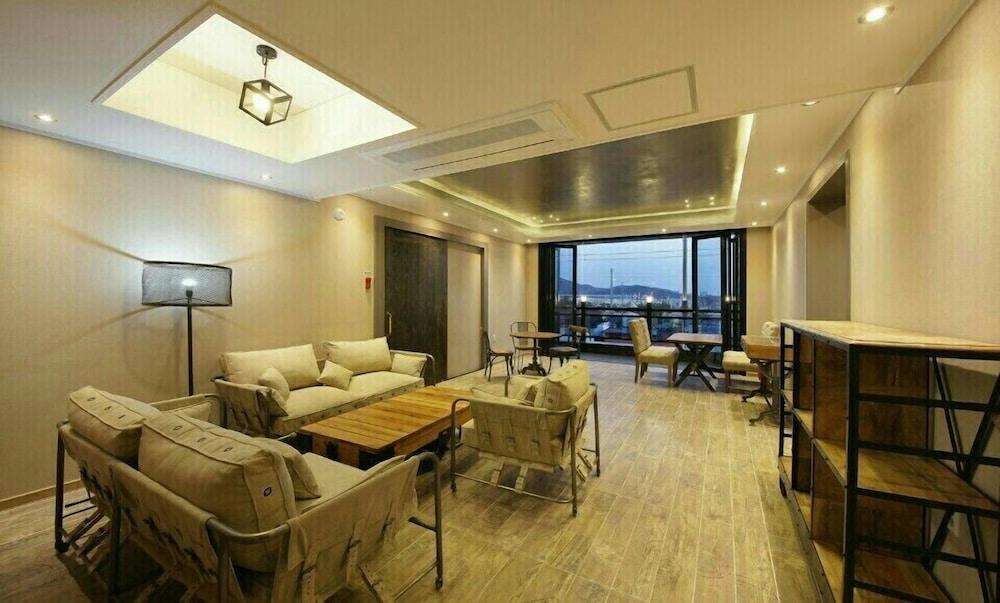 Hotel The One