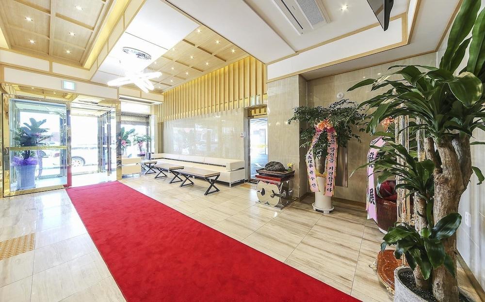 Hotel The One