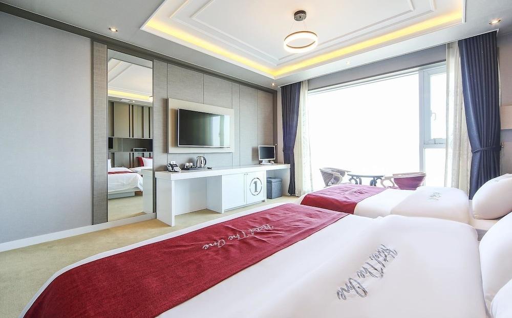 Hotel The One