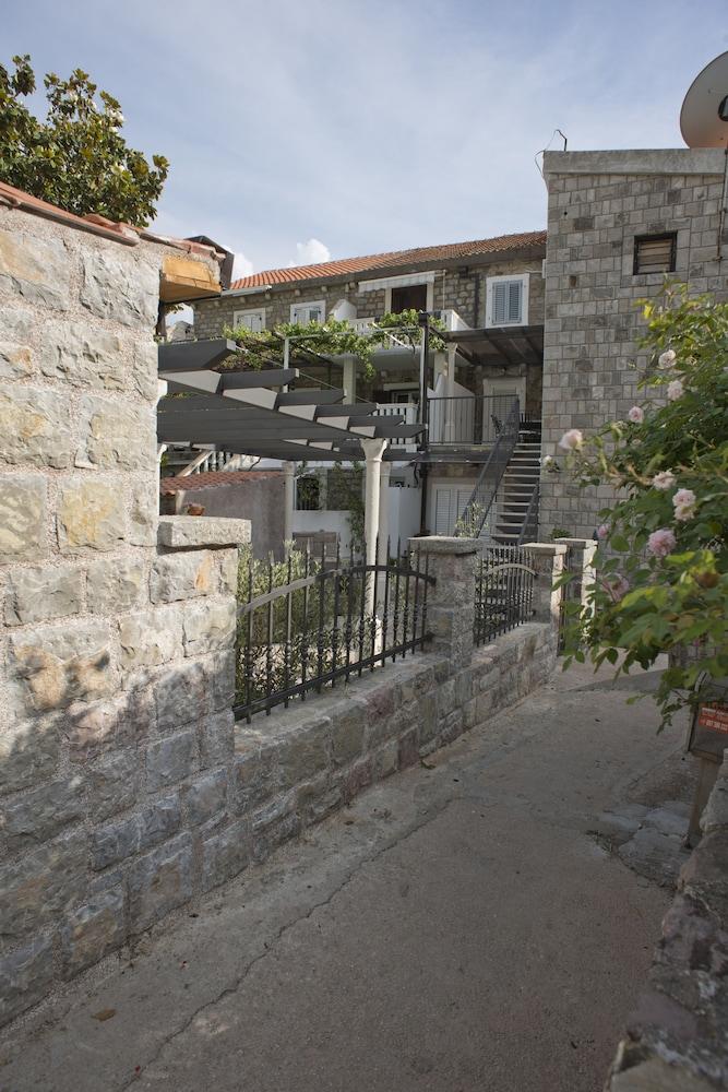 Piazza Apartments 2