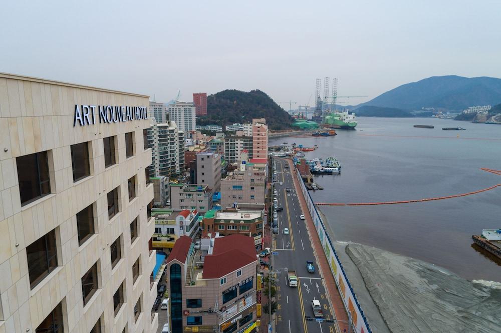 Geoje Art Nouveau Suite Hotel